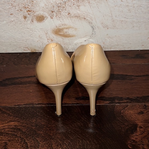 COLE HAAN Women’s Nude Almond Toe Heels Size 7.5 - Picture 4 of 6